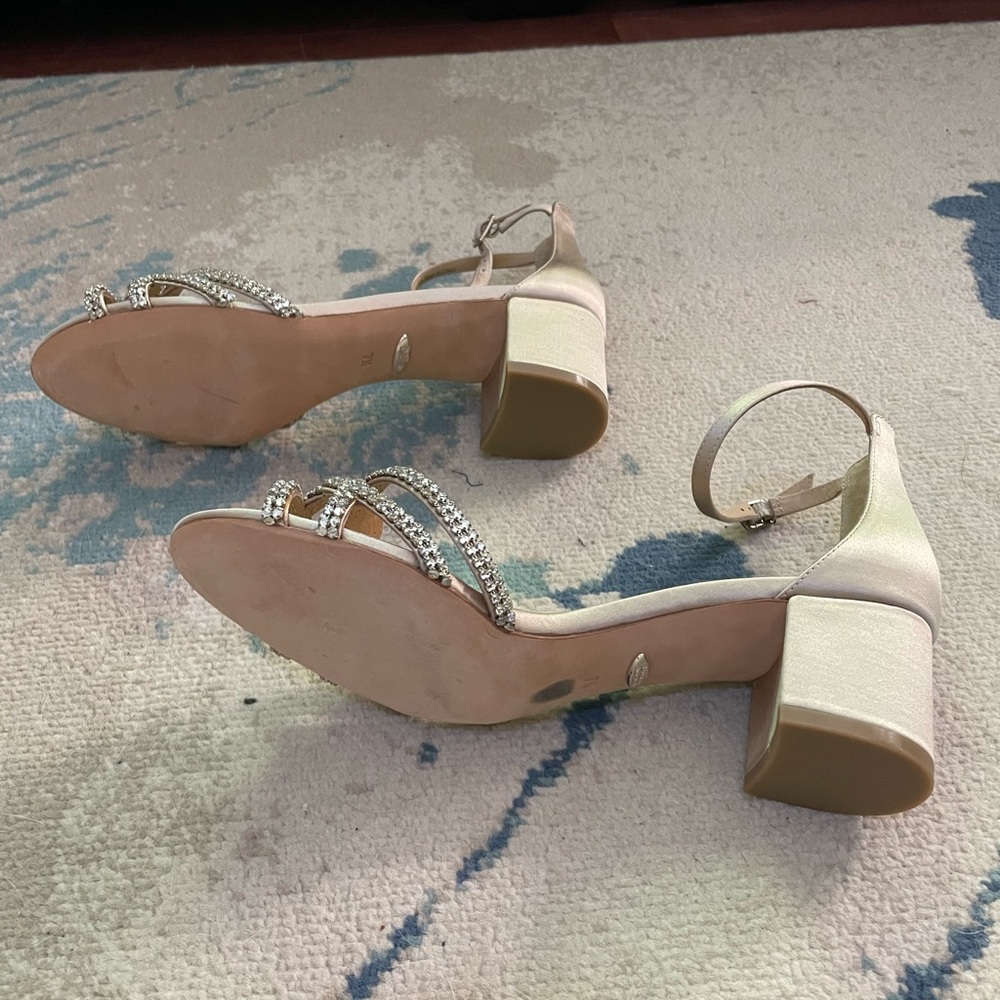 Badgley Mischka 7.5 rose gold and silver 2 in block heels - Picture 6 of 7